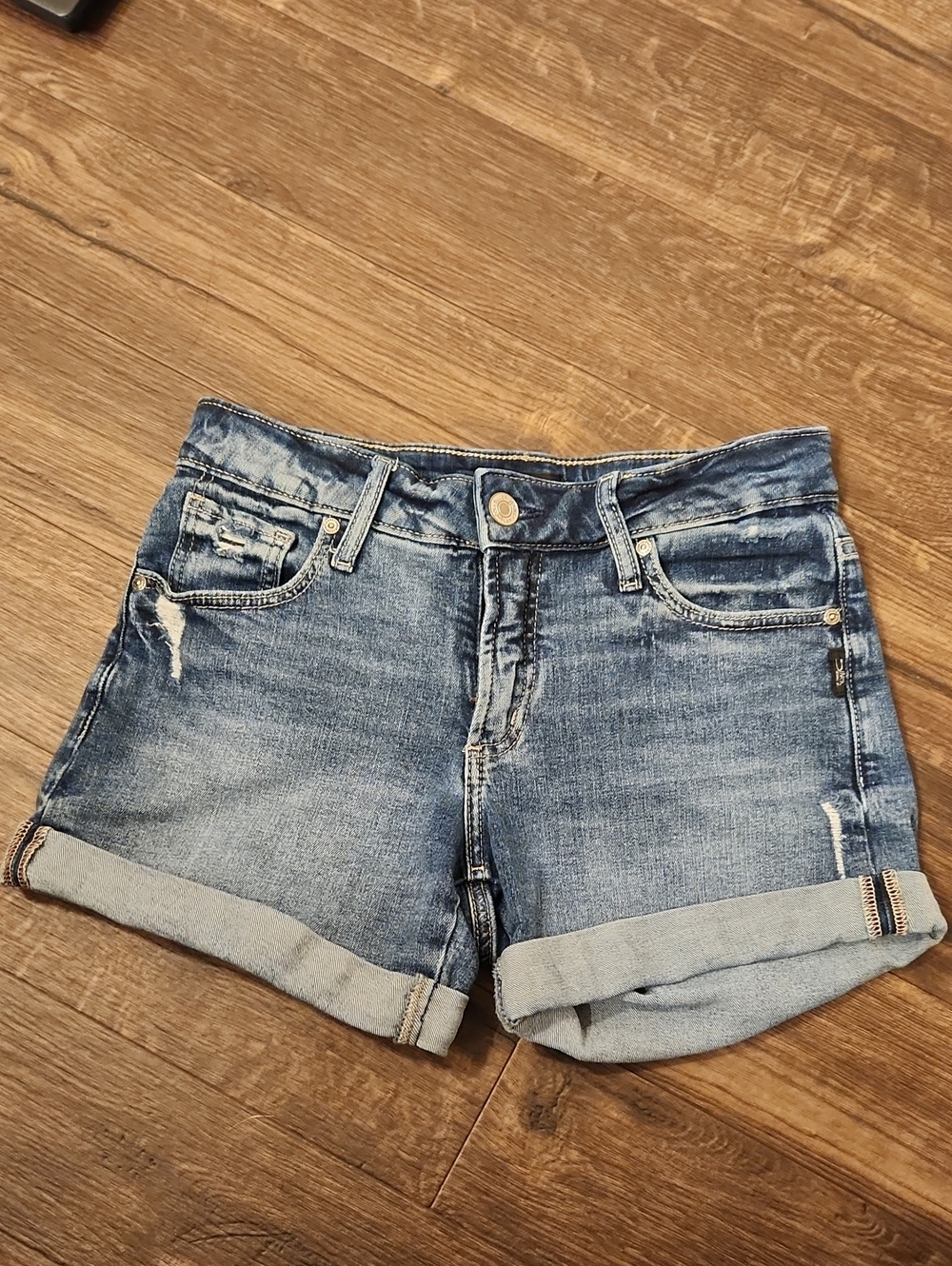 Silver Jeans Classic Mid-Wash Denim Rolled Cuff Women’s Shorts